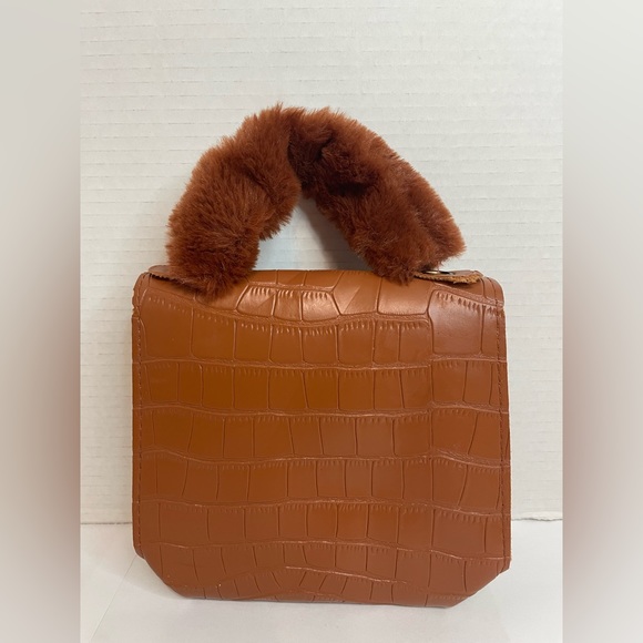 Women’s Small Brown Alligator Print Handbag with Fuzzy Handle - Picture 3 of 7
